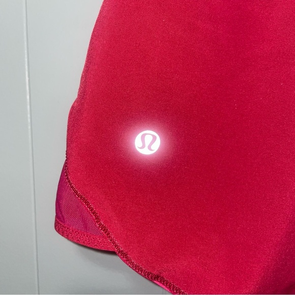 Lululemon Go the Distance Reversible Shorts West2East Stripe Bumble Berry Size 6 - Picture 6 of 11